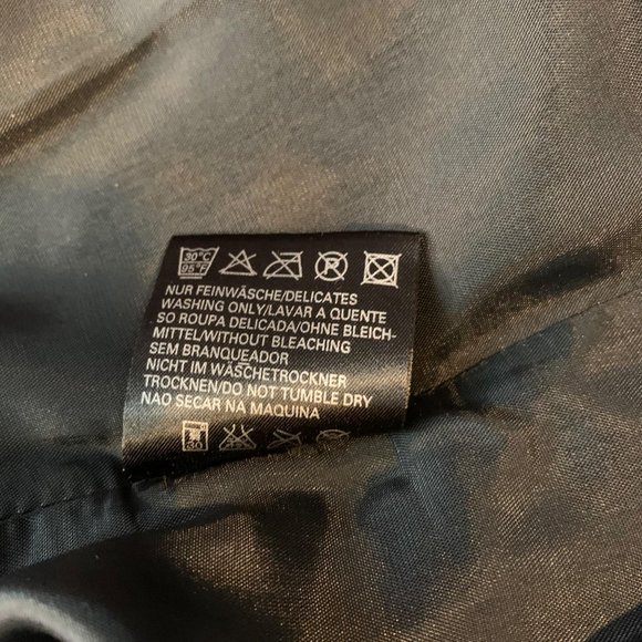 Laurel by Escada NWOT puffer vest black zip up - Picture 6 of 6